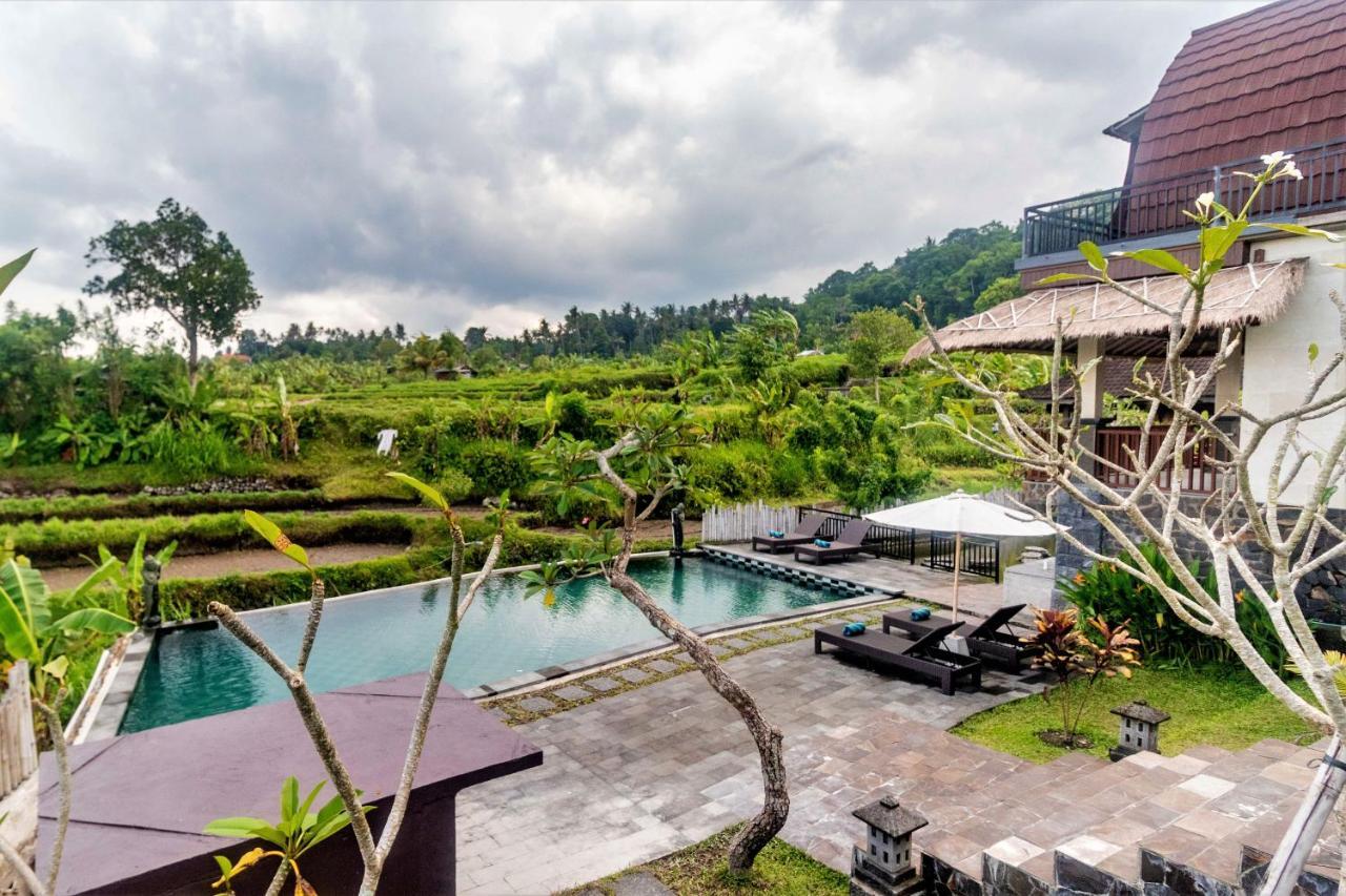 Alamgangga Tirta Gangga Karangasem